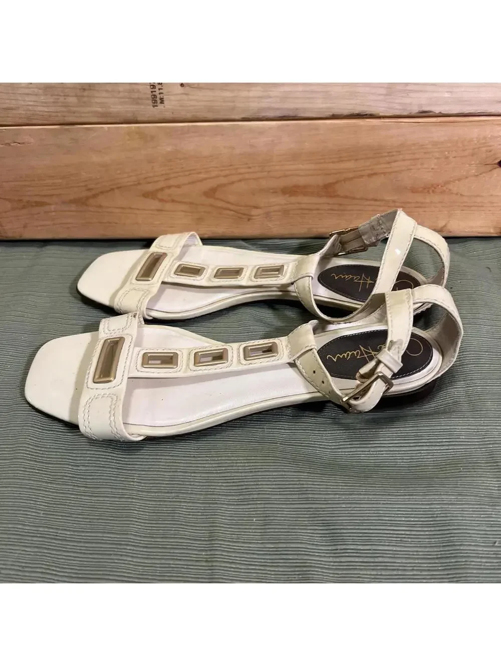 Cole Haan Womens Cream Patent Leather Sandals Geometric Cutouts Size 7.5 B